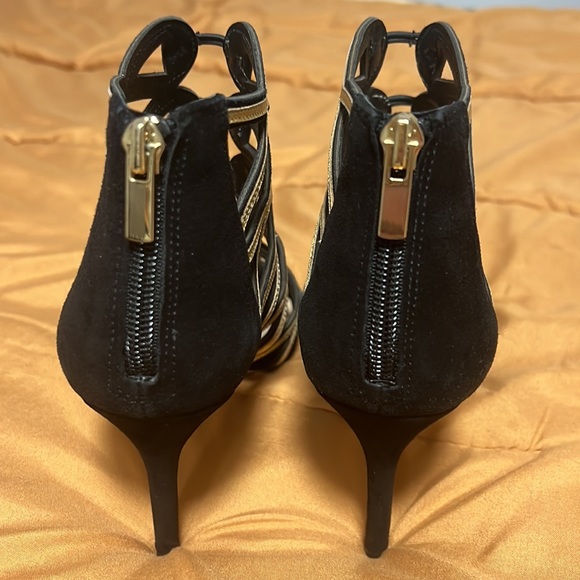 Lord & Taylor Black Suede Metallic Gold Gladiator Shoes Size 8 - Picture 5 of 8